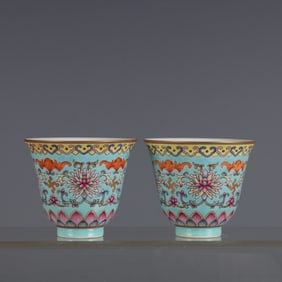 A pair  of Qingdao light year green pastel Fushou Lianlian bell cups