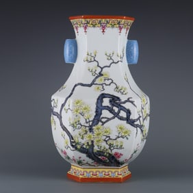 A piece of the Qianlong period of the Qing Dynasty pastel magnolia flower inscription poem six