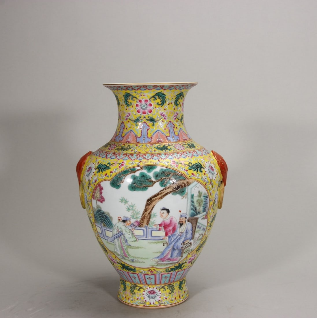 A piece of Qing Qianlong Huangdi window character story auxiliary head: Qing Qianlong Huangdi opened the window, and the story of the characters was supplemented by the first statue Size: H:30.7cm (The Dimensions Of All Batches Are Manually Measured.If You Need More Detai