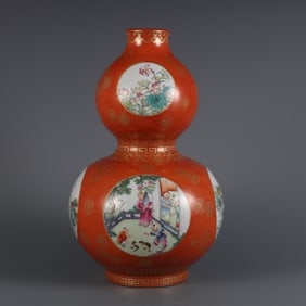 A piece of the Qianlong year of the Qing Dynasty coral red background painted gold ball flower