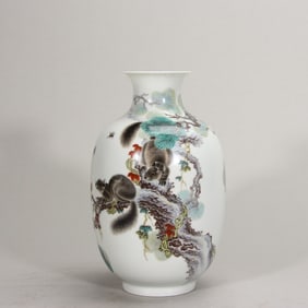 A piece of Qianlong enamel color good news of the Qing Dynasty poems lantern bottle