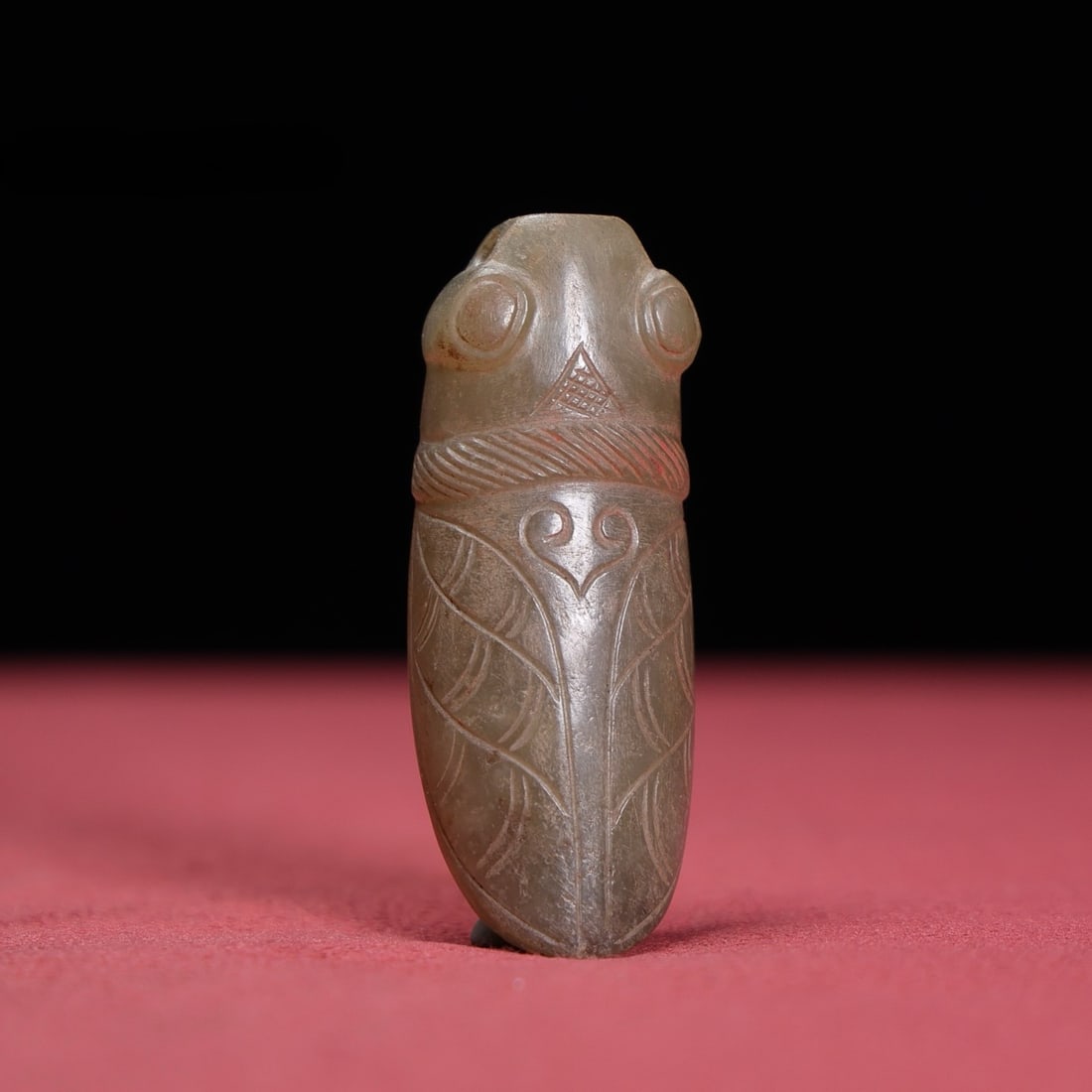 A piece of the Spring and Autumn Period, the pit is full of jade cicada ornaments: In the Spring and Autumn Period, the pit was full of jade cicada ornaments Size: 48x19x1ommW:20g (The Dimensions Of All Batches Are Manually Measured.If You Need More Detailed Information, Please Cont