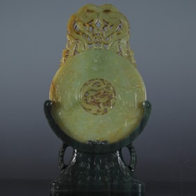 A piece of Hetian topaz dragon pattern