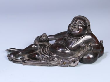 A late Qing Dynasty small leaf red sandalwood bangs play golden toad ornament