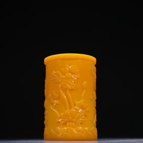 A piece of clear chanterelle yellow feeder lotus pattern pen holder