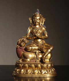A gilded statue of the Bodhisattva of the Qing Dynasty