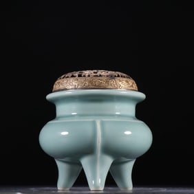A piece of Longquan kiln silver-gilt covered incense burner