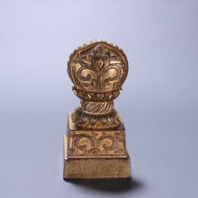 A Tibetan bronze gilt seal
