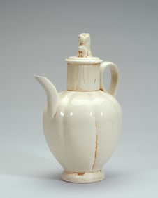 A piece of Dingyao porcelain melon petal wine jug