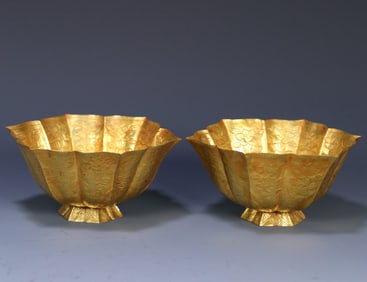A pair of Qing dynasty pure gold flower cups