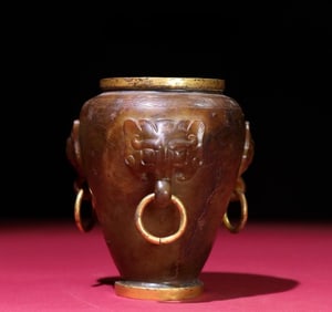 A small jar full of gilt inlaid gluttonous surface