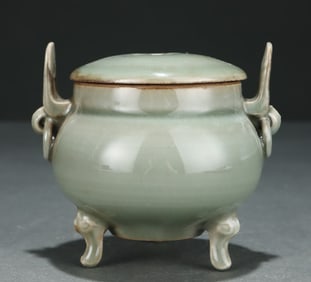 One piece of Song Longquan kiln three-legged fumigation furnace