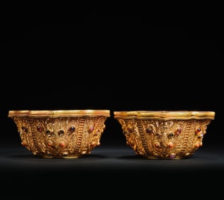 A Tang Dynasty crystal-clad gold bowl