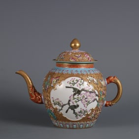 A piece of Qianlong in the Qing Dynasty Jindi pastel carved butterfly love flower blooming flower