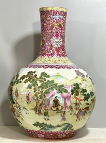 A piece of Qing Kang Long Yangcai figure hunting picture celestial ball bottle