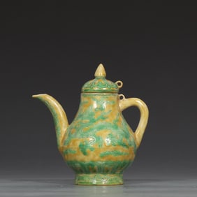 A piece of Ming Xuande yellow ground green color dragon pattern holding pot