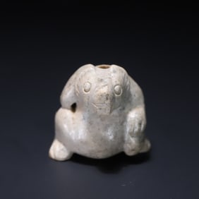 A piece of ancient jade bear