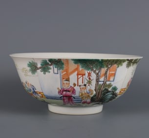 A piece of the Qing Dynasty Qianlong year made pastel baby play courtyard bowl