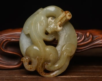 One piece of Hetian jade dragon pendant