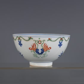 A piece of Qing Yongzheng year blue and white colorful honeysuckle pattern bowl