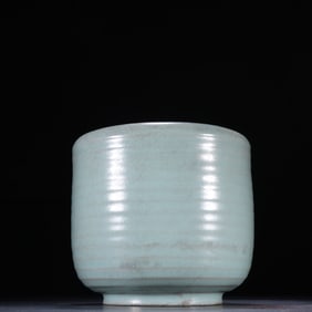 A piece of Song Ru kiln spiral wash