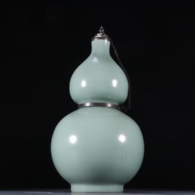 A Song Longquan kiln gourd bottle