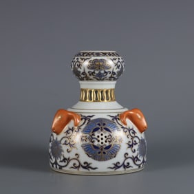 A piece of Qing Qianlong year blue and white depiction of the golden butterfly love pattern hollow