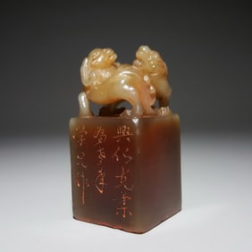 A piece of Tian Huang double beast button seal