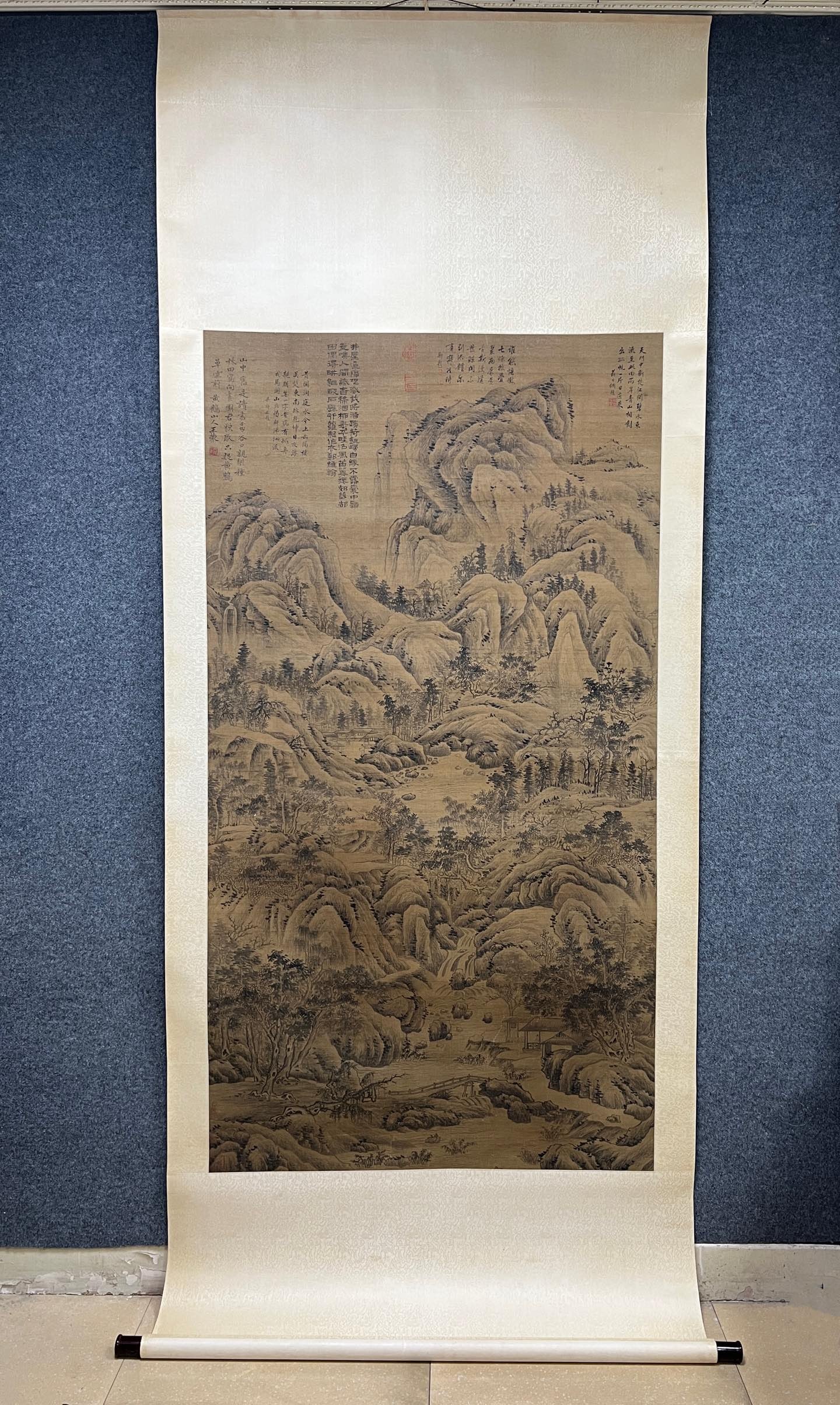 A painting by Wang Meng of the Yuan Dynasty on silk: Yuan Dynasty Wang Meng's painting on silk Painting heartSize:179x95cm (The Dimensions Of All Batches Are Manually Measured.If You Need More Detailed Information, Please Contact Our Customer Service Be