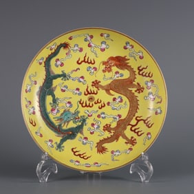 A piece of the Qing Dynasty Guangxu year yellow ground pastel depiction gold double dragon play bead