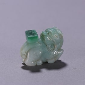 A piece of Qing jade unicorn to send a book