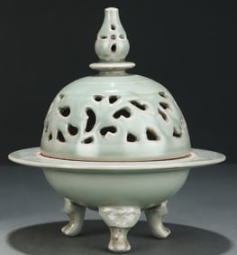 One piece of Song Longquan kiln three-legged fumigation furnace