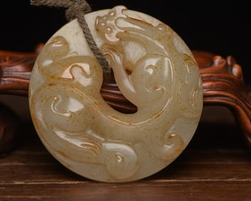 One piece of Hetian jade dragon pendant