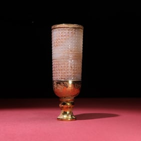 A white jade grain pattern phoenix bird gilt wine vessel