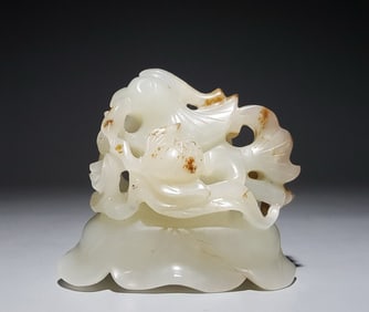A piece of Hetian jade mandarin duck playing on the top of the stove