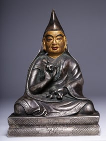 A seated statue of Guru Atisha in pure silver from the Qing Dynasty