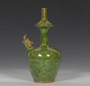 A piece of twisted tire green glaze dragon head net bottle