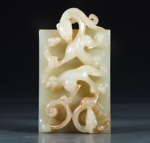 A piece of Hetian jade dragon pendant