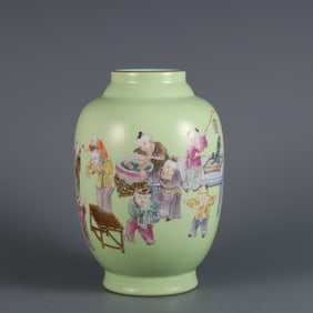 A piece of the Qianlong year of the Qing Dynasty apple green pastel baby play picture lantern bottle