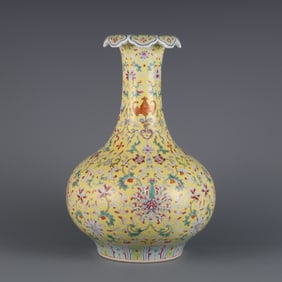 A piece of Qianlong in the Qing Dynasty made yellow ground pastel fortune Lianlian flower vase