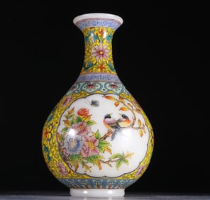 A piece of material tire painting enamel flower and bird pattern appreciation bottle