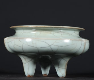 A piece of Song Dynasty official kiln powder blue glaze furnace