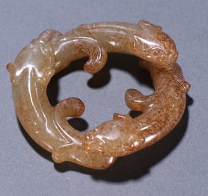 A piece of Han Hetian jade dragon pattern jade