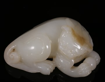 One piece of Ming and Qing Dynasties: Hetian jade seed material with skin Qinrui beast