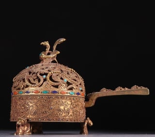 A piece of war Han gold fried beads inlaid with gems god bird button stove