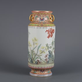 A piece of Qing Qianlong year pastel Zhilan jade tree pattern amphora bottle