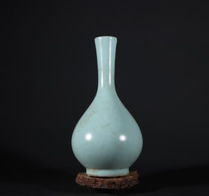 A piece of Song Dynasty Ru kiln azure glazed gall bottle