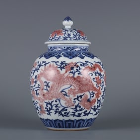 A piece of blue and white glaze red dragon and phoenix wearing pattern lid jar during the Qianlong