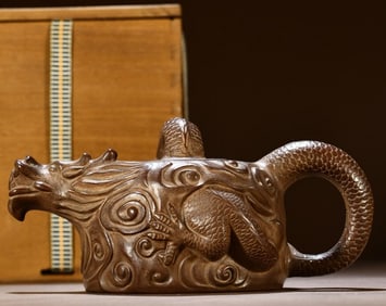 A piece of Xu Feilong's purple sand Ruilong pot