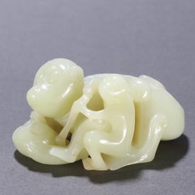 A piece of Qing Hetian Topaz Spirit Monkey offers longevity